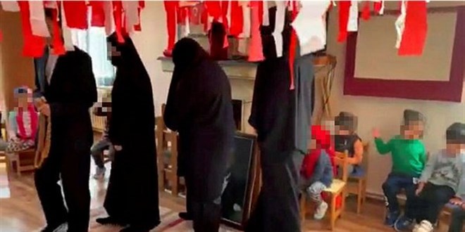 Anaokulunda skandal görüntüler! Minikleri çarşafla korkutup Osmanlı'yı karaladılar