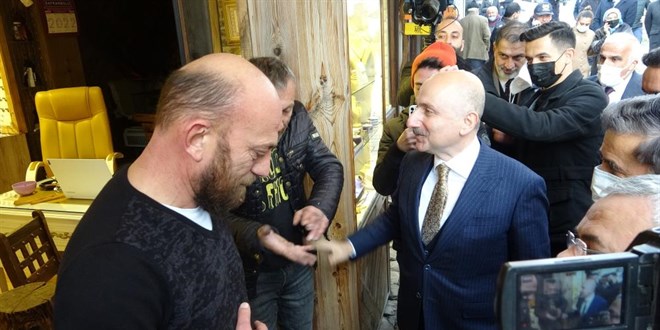 Bakan Karaismailoğlu'ndan esnafa, 'Erdoğan'a güveneceksin gerisi Allah kerim'