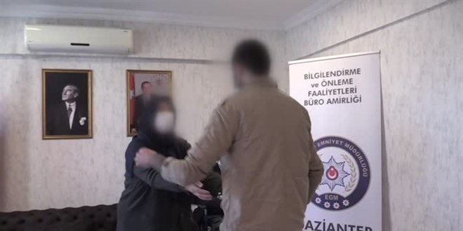 Polisin ikna çalışması sonucu teslim olan terörist Gaziantep'te ailesiyle buluşturuldu
