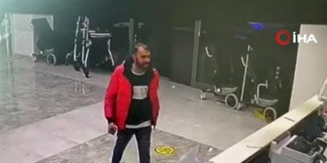 Sultangazi'de elinde taşla hastanede dehşet saçtı
