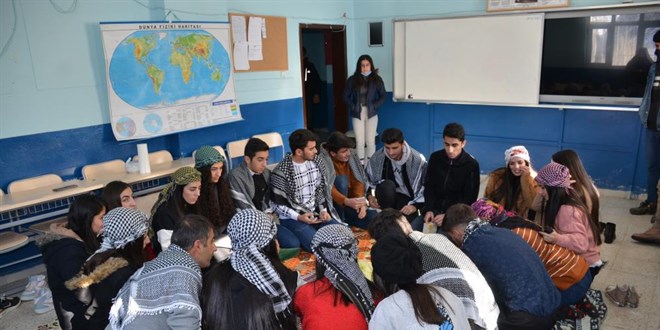 Okulda sıra geceleri yaparak sınava hazırlanıyorlar