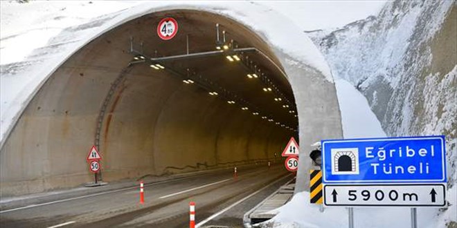 Eğribel Tüneli'nin bir tüpü ulaşıma açıldı