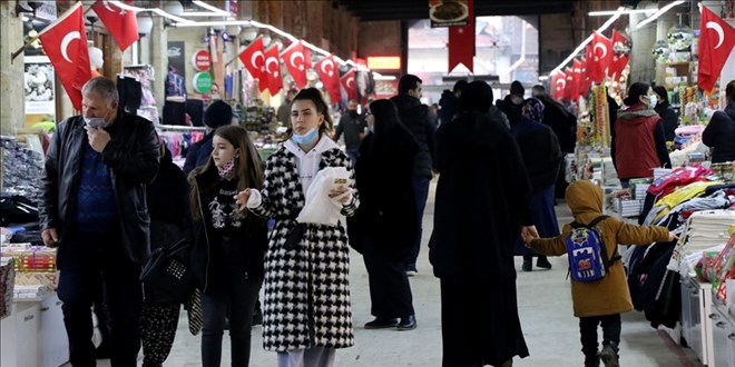 Edirne'de tarihi çarşılarda yılbaşı hareketliliği yaşanıyor