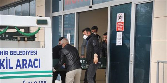 Sahte içkiden zehirlendiği şüphesiyle hastaneye kaldırılan kişi öldü