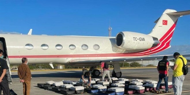 Kokain soruşturmasında gözaltına alınan pilot tutuklandı
