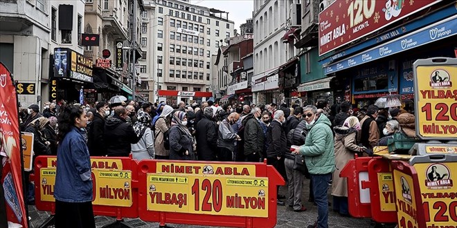 stanbul'da ylba ncesi alveri hareketlilii yaanyor