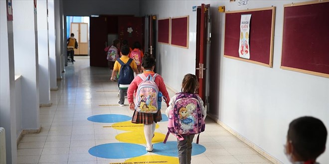 Eğitime yönelik tedbirler kapsamında '12 yaş altı' çocukların da aşılanması istendi