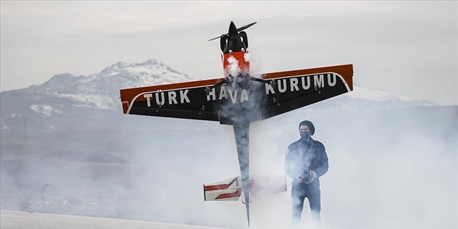 Ankara semaları hafta sonları model uçaklarla renkleniyor