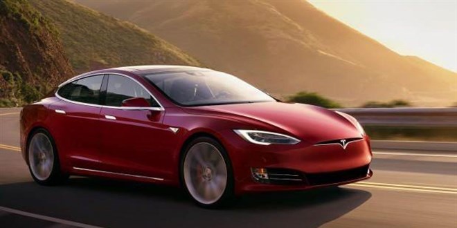Tesla, 475 binden fazla aracını geri çağırdı