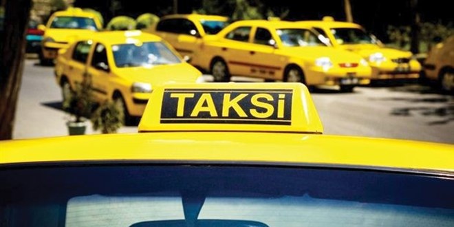 stanbul'da taksi srcleri tarife gncellemek iin sraya girdi