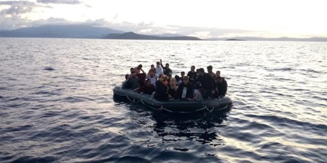Marmaris açıklarında 34 düzensiz göçmen kurtarıldı