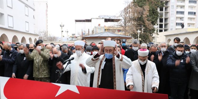 Şehidin cenaze namazını imam ağabeyi kıldırdı