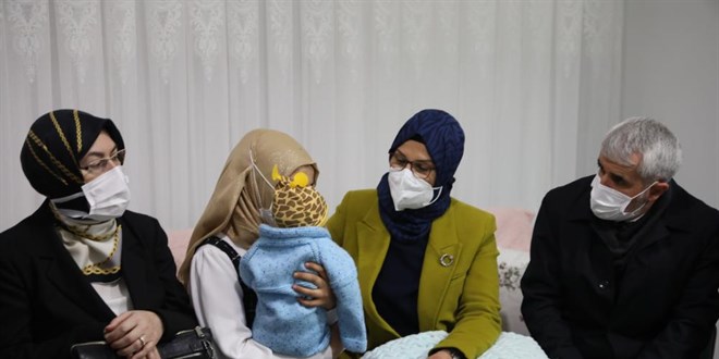 Çocuk Hakları Alt Komisyonu üyelerinden Cihan bebeğe ziyaret