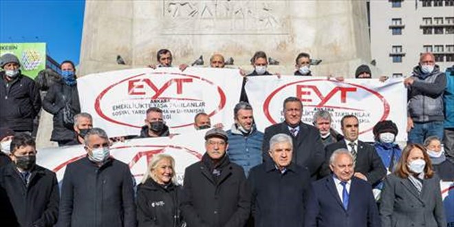 CHP, EYT'lilerin sorunlarının çözümü için 81 ilde eş zamanlı açıklama yaptı