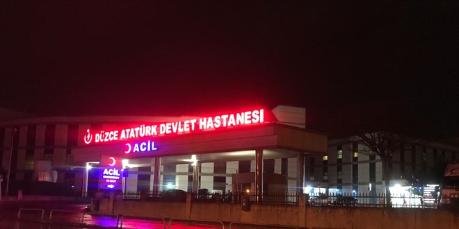 Düzce'de 3 kişiyi bıçakla yaralayan 2 zanlı tutuklandı