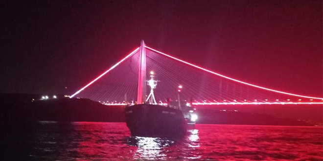İstanbul Boğazı'nda gemi trafiği çift yönlü askıya alındı