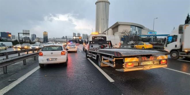 Yol verme tartışmasında taksinin altında kalıp öldü