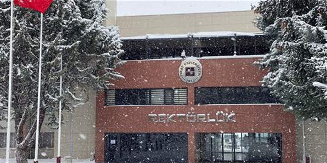 İki üniversitede eğitime kar engeli