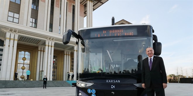 Trk mhendislerin gelitirdii elektrikli srcsz otobs Norve'te yollara kacak