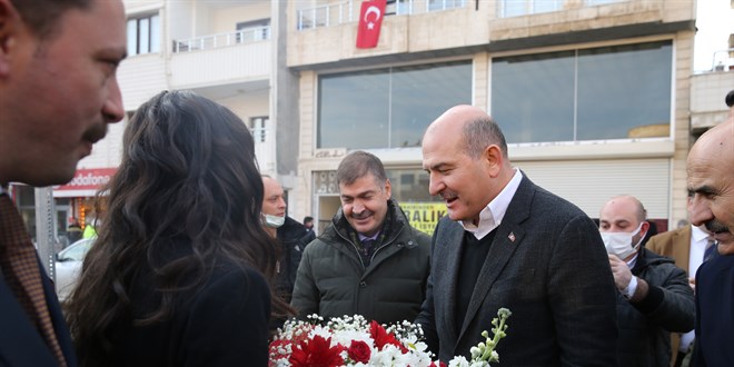İçişleri Bakanı Süleyman Soylu, Nusaybin'de gençlerle bir araya geldi