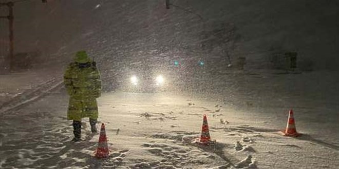 Konya'da tüm şehirlerarası yollar trafiğe kapatıldı