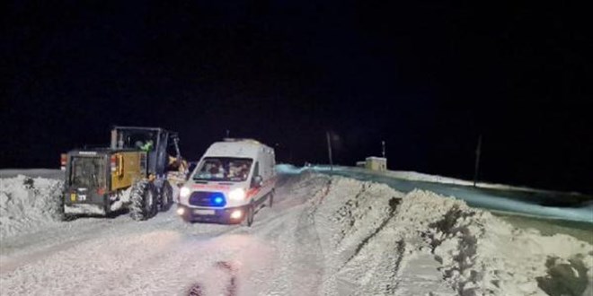 Tunceli- Erzincan karayolu çığ tehlikesi nedeniyle ulaşıma kapatıldı