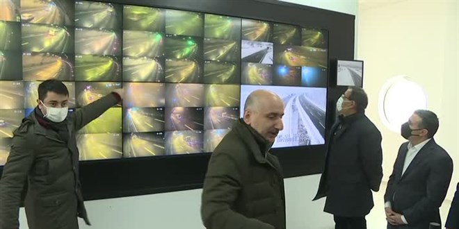 Bakan Karaismailoğlu, Bolu Dağı Tüneli'nde karla mücadele çalışmalarını inceledi