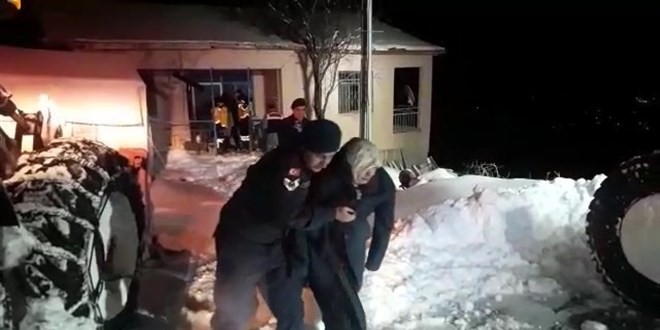 Ekipler, sobadan zehirlenen yaşlı çift için zamanla yarıştı