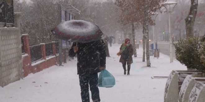 Beklenen kar stanbul'u esir ald