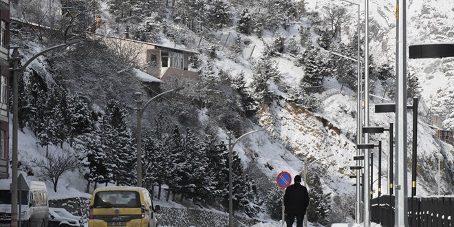 Orta ve Doğu Karadeniz'de 561 yerleşim birimiyle ulaşım sağlanamıyor