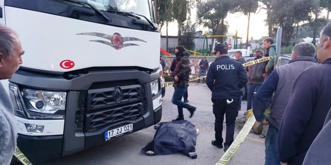 Bodrum'da feci kaza! Tır çarpan yaşlı adam olay yerinde can verdi