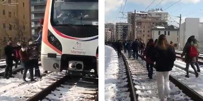 Marmaray arıza yaptı, yolcular diğer istasyona yürüdü