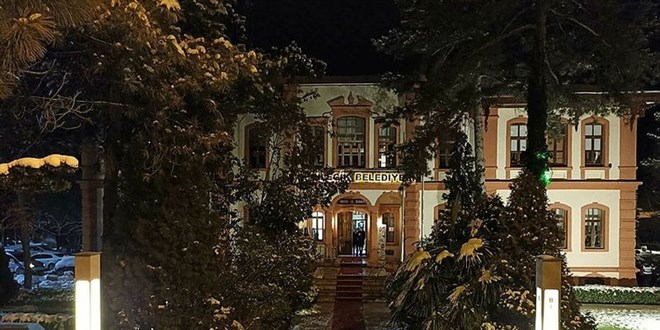Belediyedeki rüşvet skandalı ardı ardına istifa getirdi