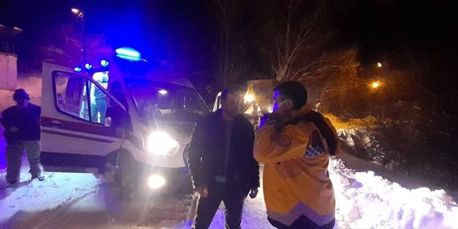 Yolu kardan kapanan mahallelerde mahsur kalanlar kurtarld