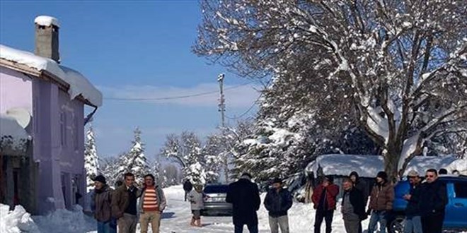 Konya'da kar nedeniyle hububat deposunun ats kt