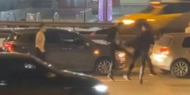 D-100 karayolu ringe dönüştü: Tekmeler yumruklar havada uçuştu