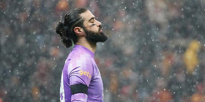 Galatasaray'ın deneyimli kalecisi vahim hastalığa yakalandı!