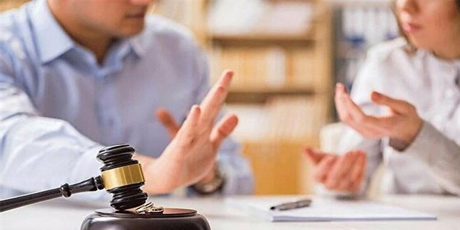 Eşini tırnaklayan kadın da kusurlu