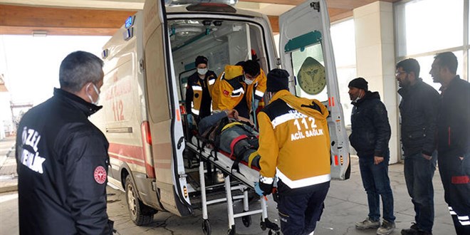 İşçileri taşıyan minibüs devrildi, 1 kişi öldü, 5 kişi yaralandı