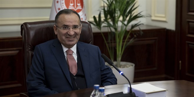 Bakan Bozdağ'dan, Erdoğan'a yönelik hakaret içeren paylaşımlara tepki