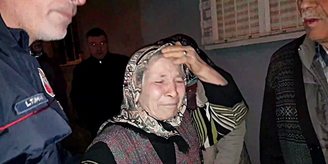 Yaşlı çift canlarını yangında zor kurtardı