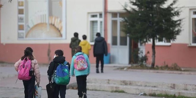 2 Haftalık tatil sona erdi... 18 milyon öğrenci ders başı yapıyor