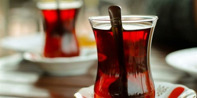 Faturaya kızdı, elektrik şirketi çalışanlarına çayı 5 TL yaptı