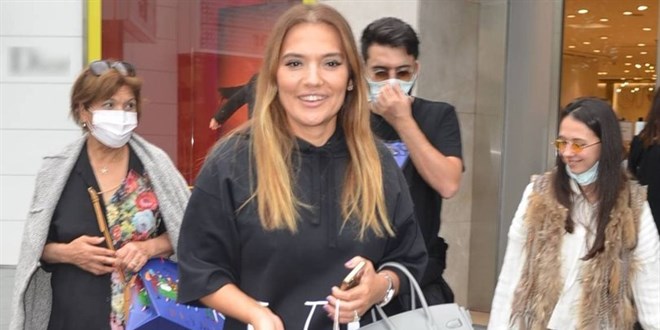 Demet Akalın'ın online alışveriş paylaşımı ti'ye alındı
