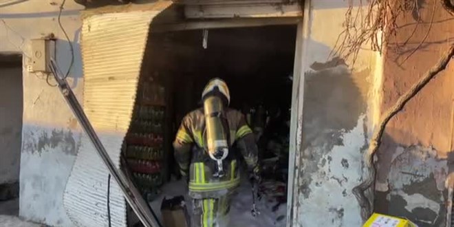 İzmir'de bakkalda meydana gelen patlamada 4 kişi yaralandı