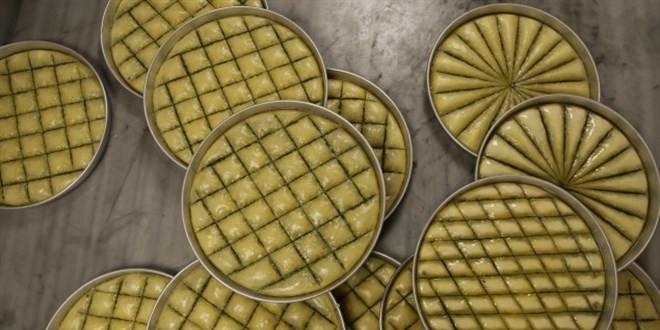 'Baklava Türk tatlısıdır'