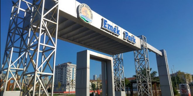 Büyükşehir belediyesi, ilçe belediyesinin parkına el koydu