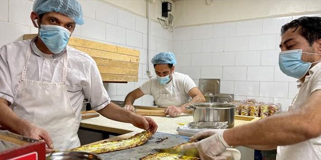 Aydınlı Serkan Usta işçi olarak geldiği Libya'da lahmacunu halka sevdirdi