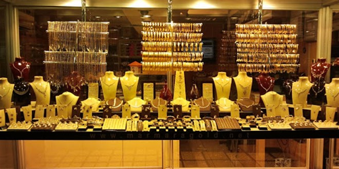 Satış yok: Pırlanta yerine swarovski taşlı hediyeler tercih ediliyor