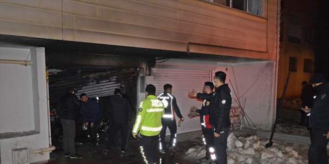 Tamirhanede çıkan yangında 2 kişi ağır yaralandı